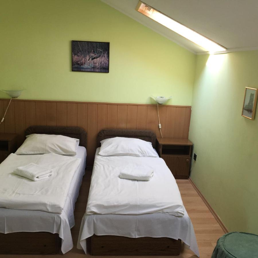 Muskatli Panzio Bed & Breakfast Gyor Exterior photo