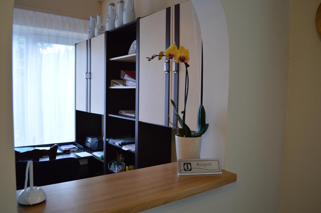 Muskatli Panzio Bed & Breakfast Gyor Exterior photo