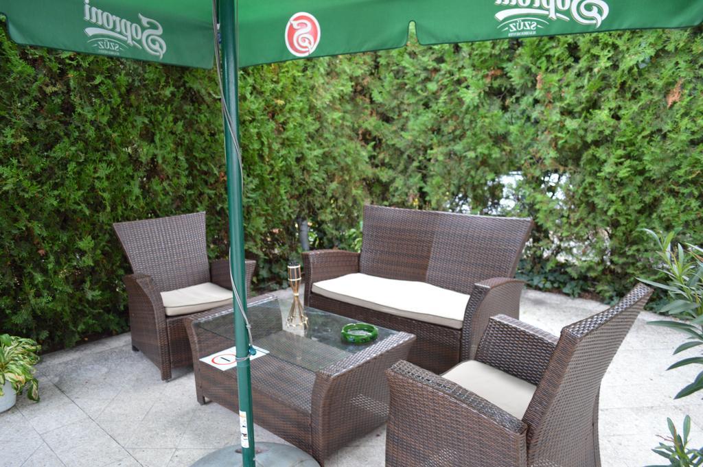 Muskatli Panzio Bed & Breakfast Gyor Exterior photo