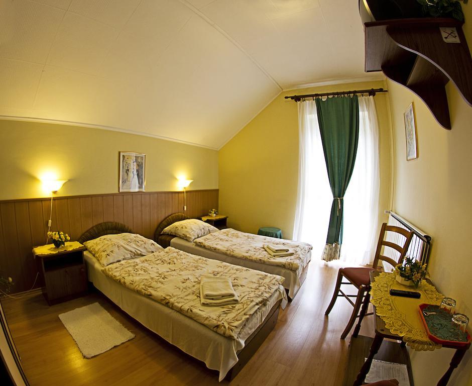 Muskatli Panzio Bed & Breakfast Gyor Room photo