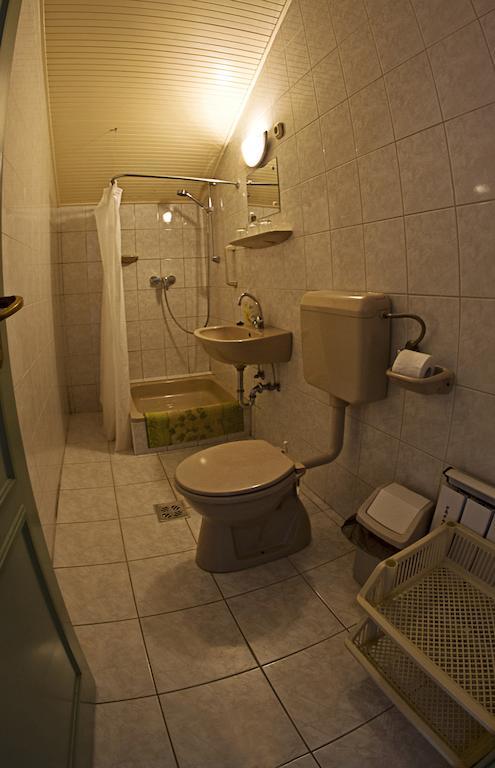 Muskatli Panzio Bed & Breakfast Gyor Room photo