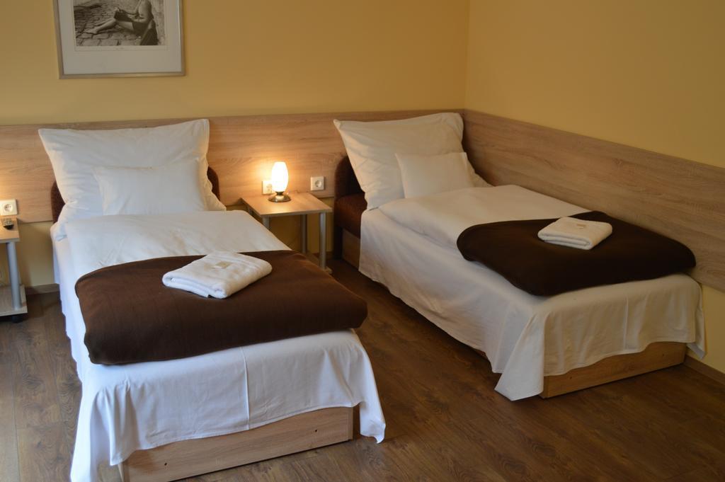 Muskatli Panzio Bed & Breakfast Gyor Room photo