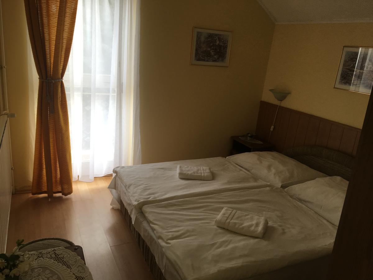 Muskatli Panzio Bed & Breakfast Gyor Exterior photo