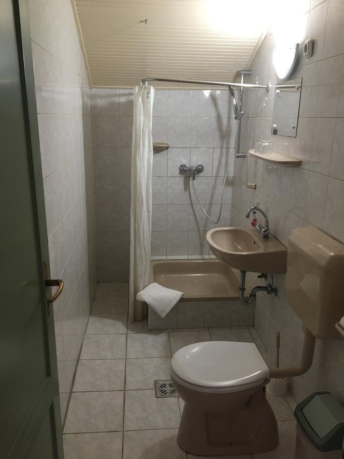 Muskatli Panzio Bed & Breakfast Gyor Exterior photo