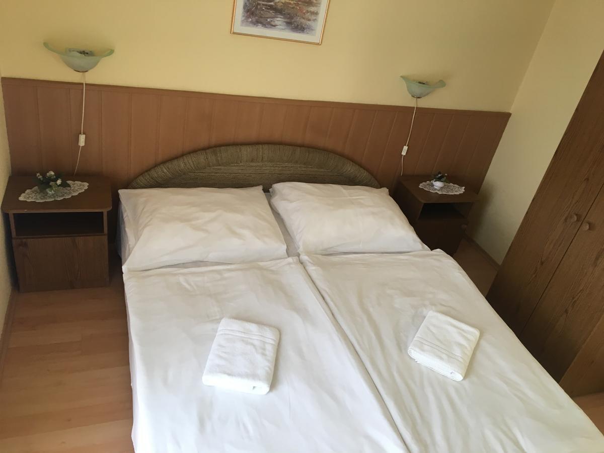 Muskatli Panzio Bed & Breakfast Gyor Exterior photo