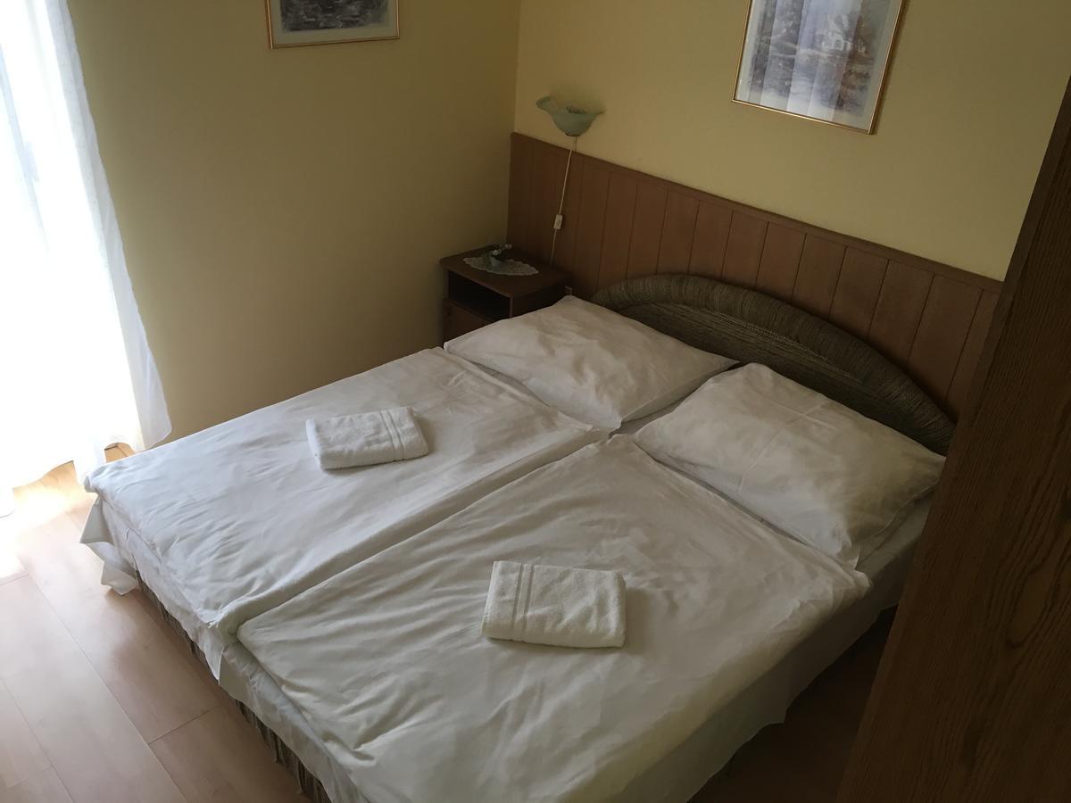 Muskatli Panzio Bed & Breakfast Gyor Exterior photo