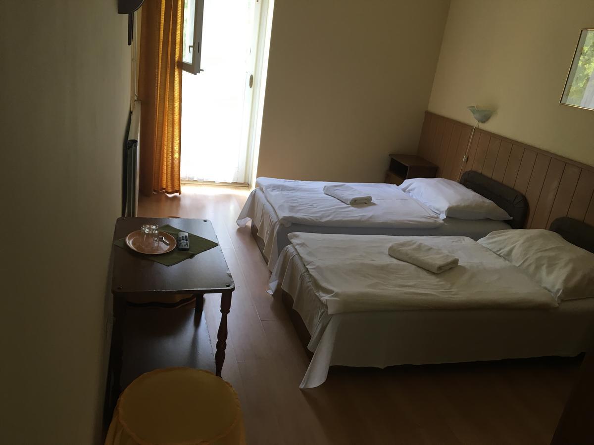 Muskatli Panzio Bed & Breakfast Gyor Exterior photo