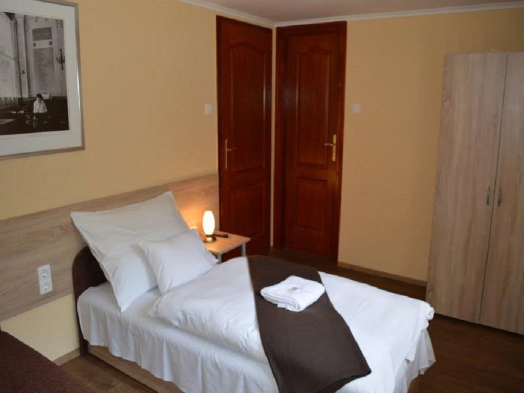Muskatli Panzio Bed & Breakfast Gyor Exterior photo